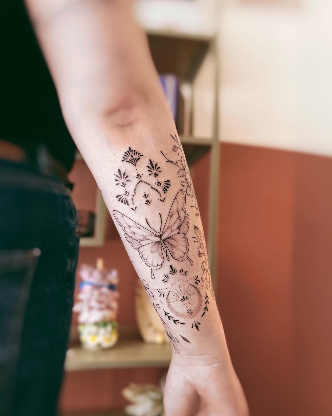 Tatouage Ensemble ornemental papillon avant-bras — kalontattoobrest