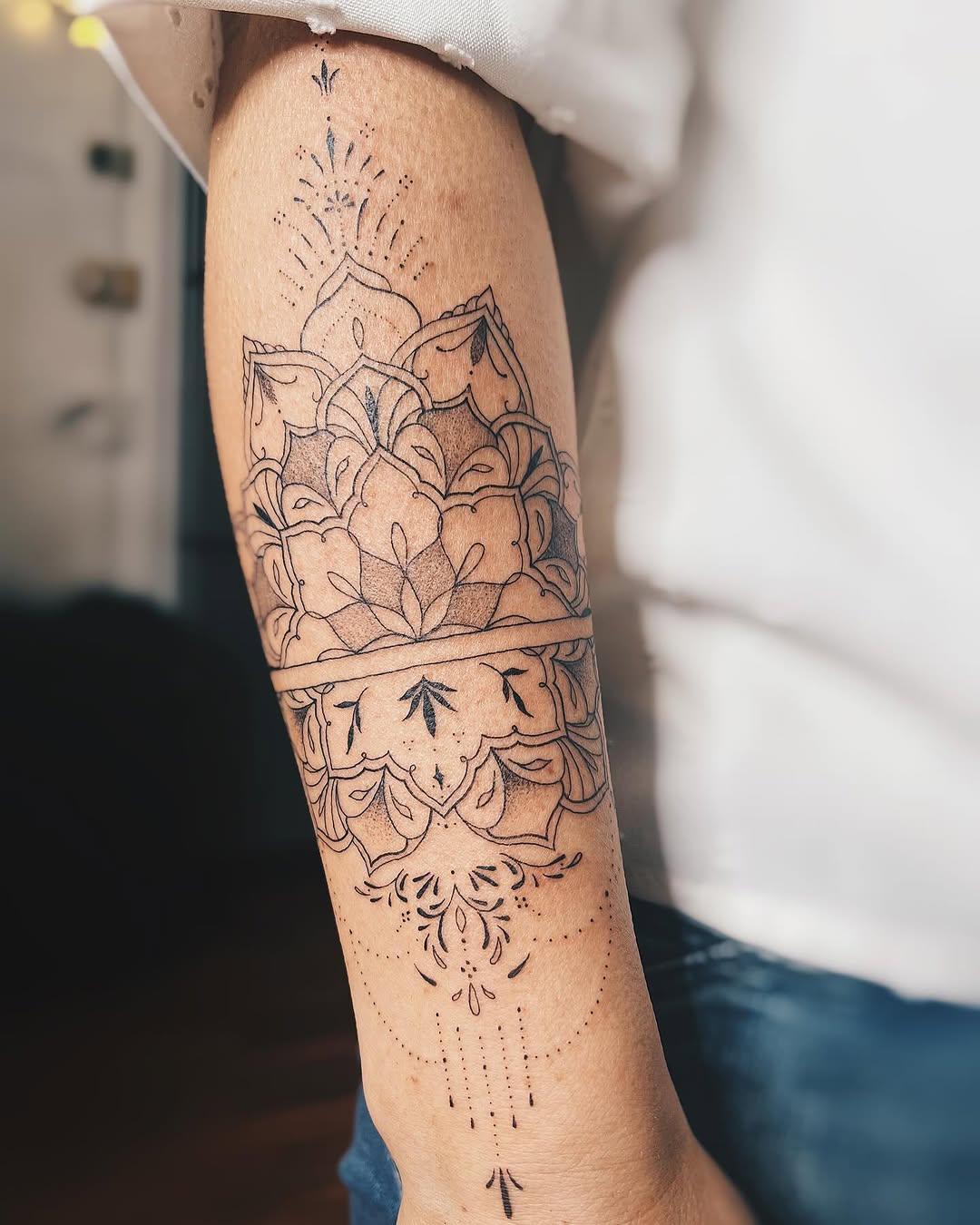Tatouage Manchette ornementale bras — kalontattoobrest