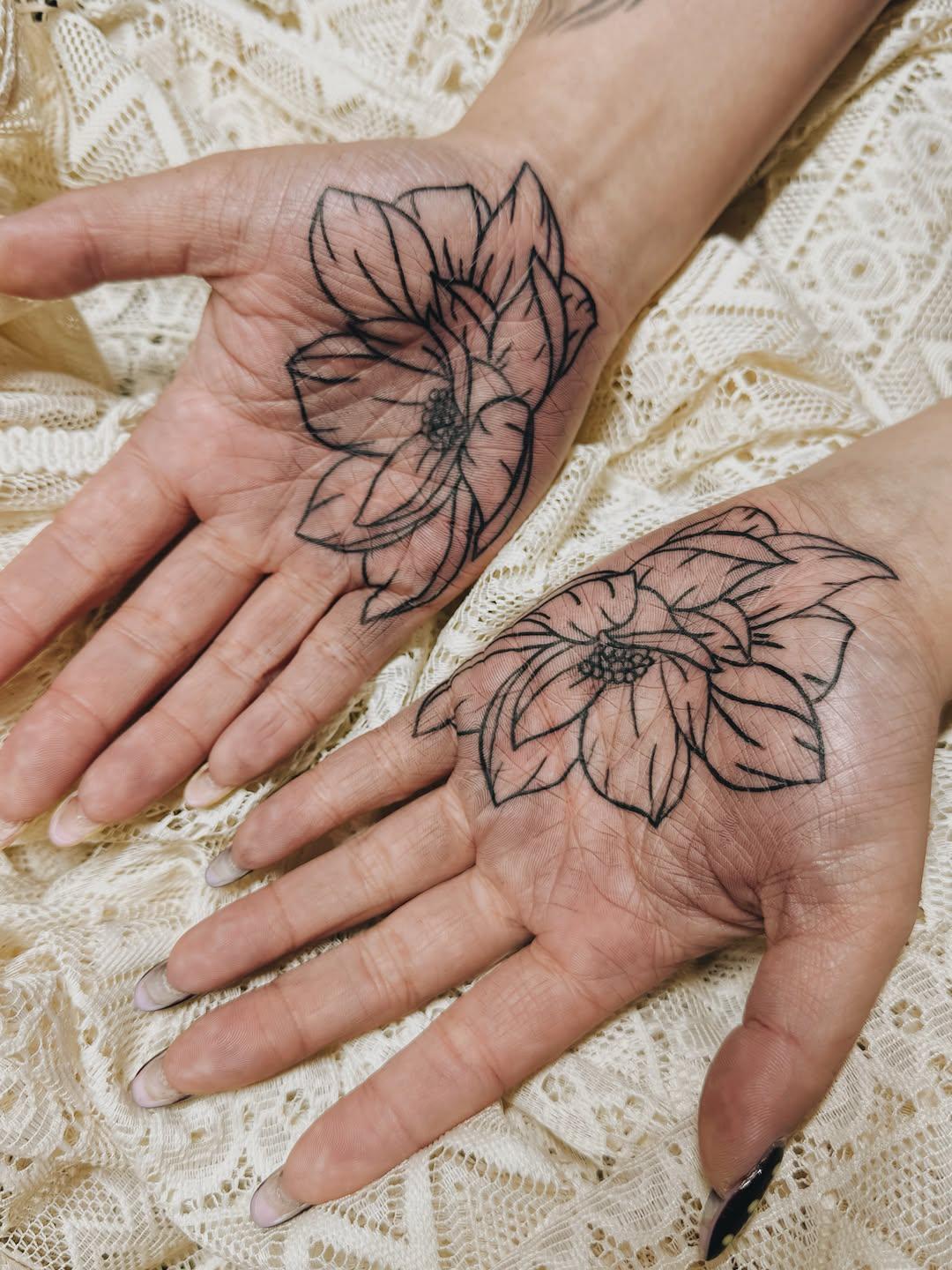 Tatouage Papillon fine line — encre.a.flow
