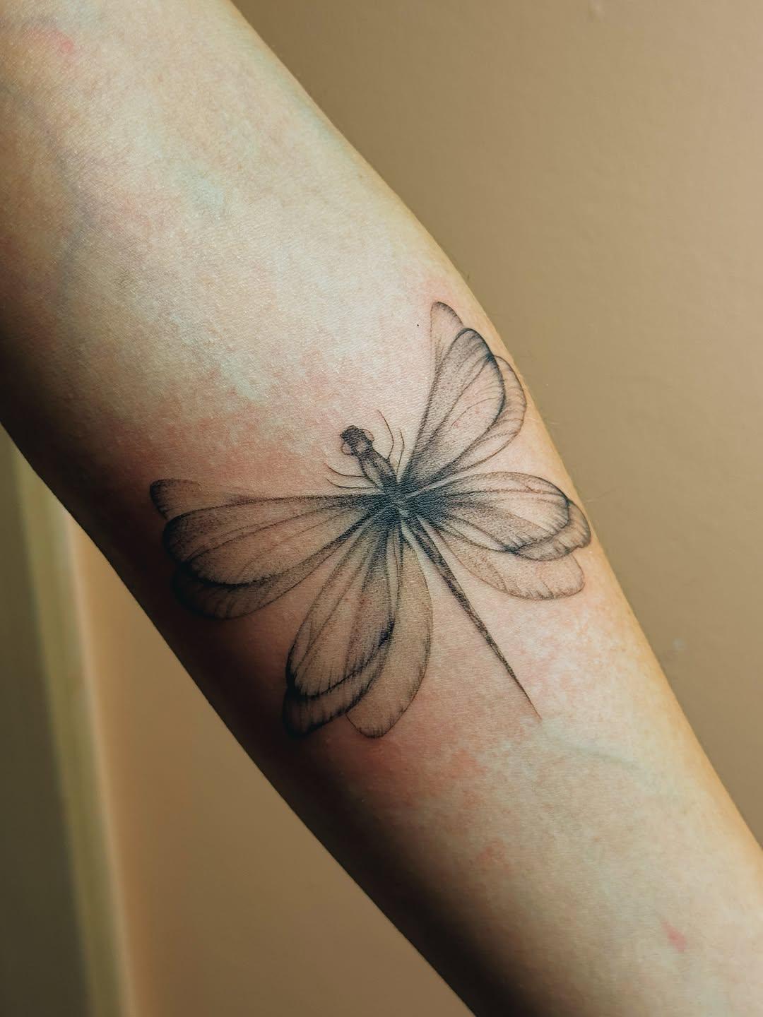 Tatouage Papillon minimaliste — encre.a.flow