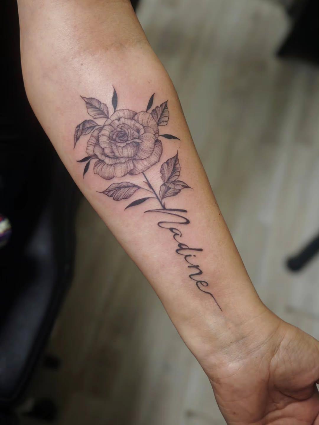 Tatouage Rose floral — chatodencre