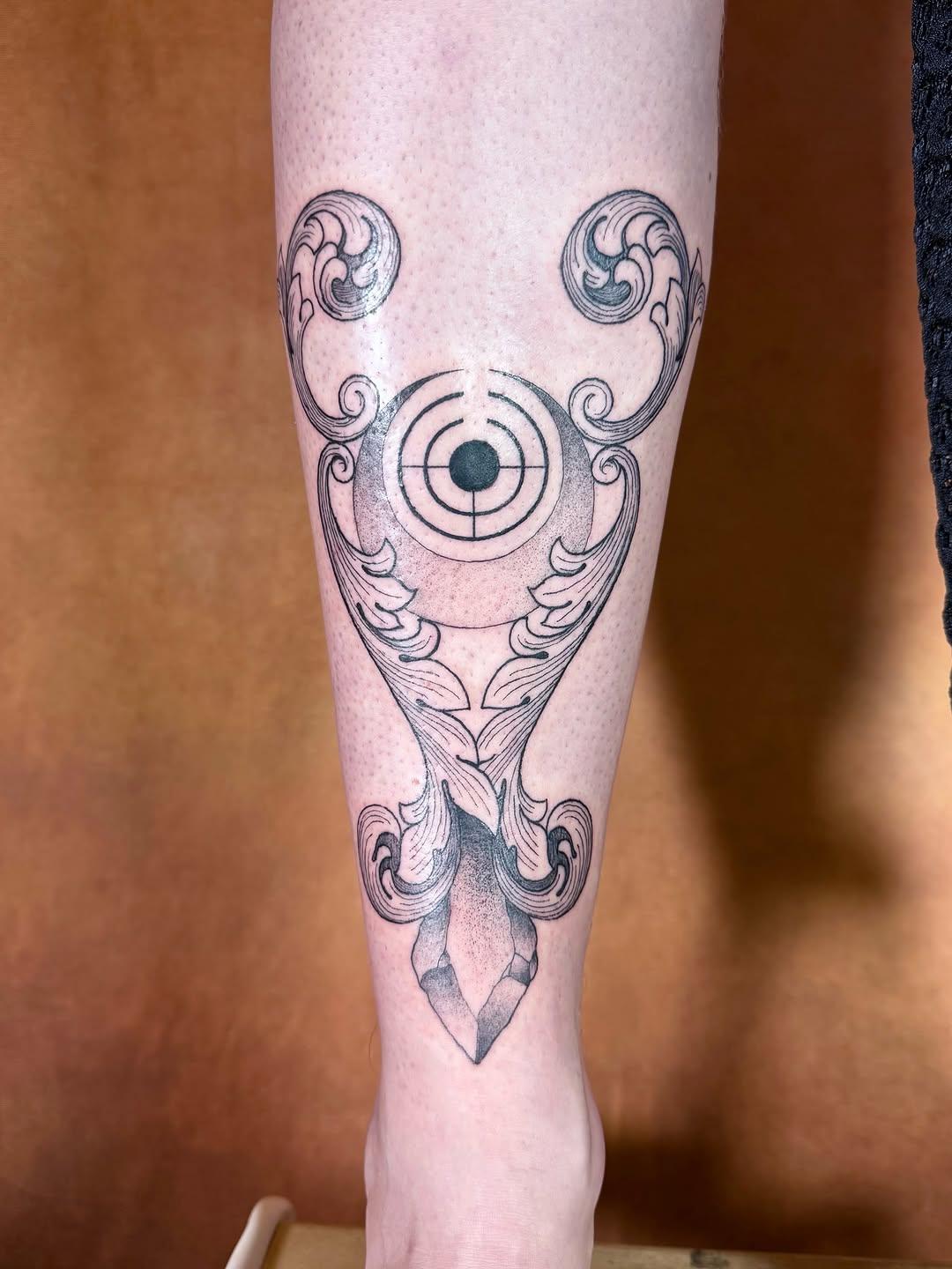 Tatouage Œil de l'Atlantide avec lune — doretdenoir