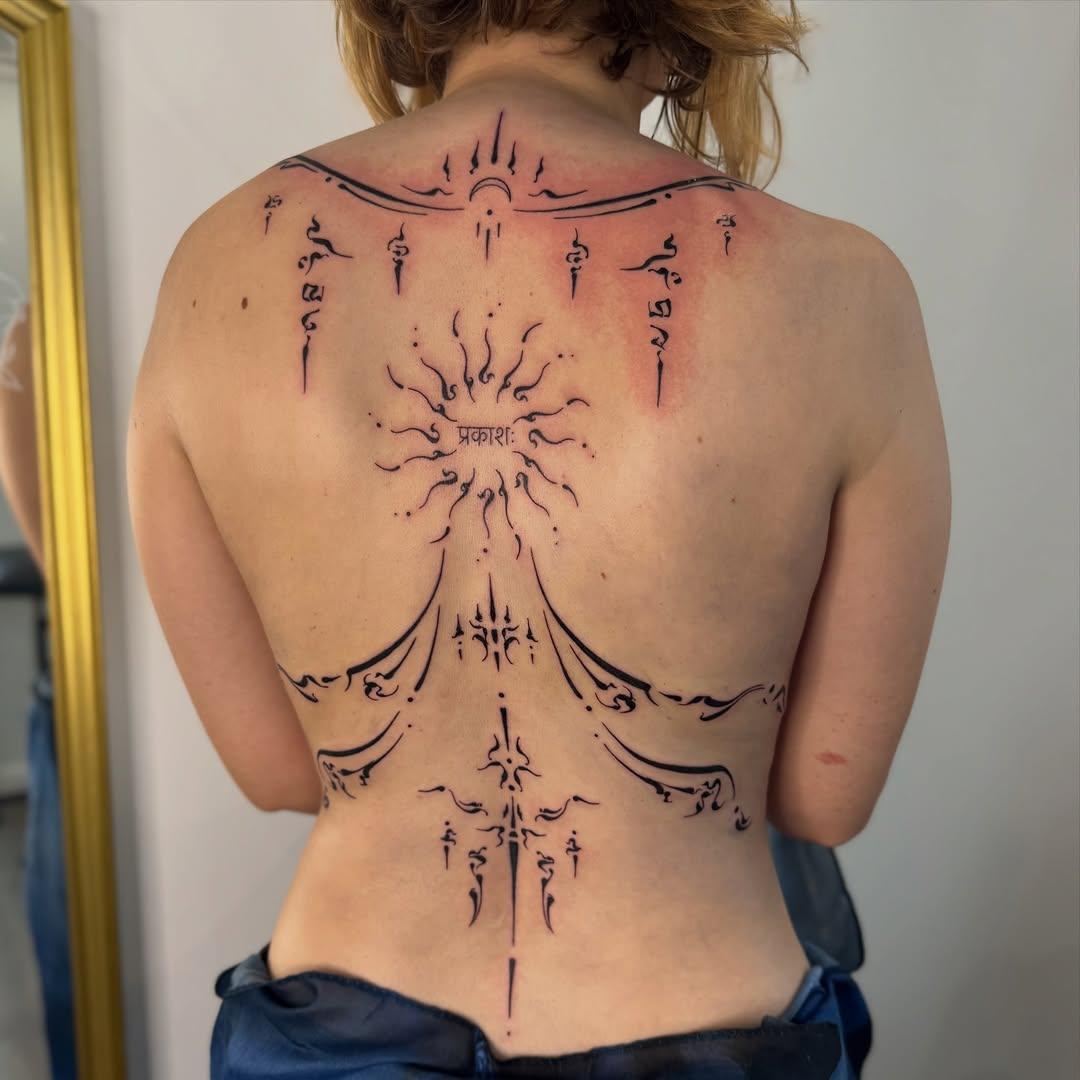 Tatouage ornements jambe/mollet — tina.snchz