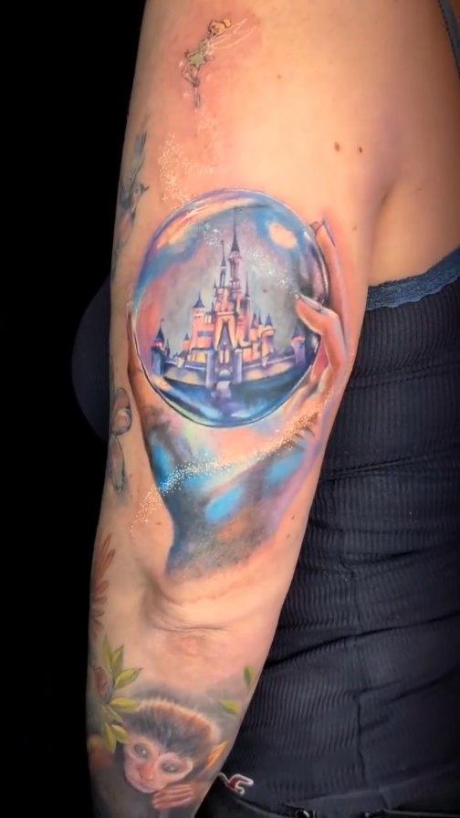 Château Disney dans une boule de cristal, couleur — sarahtattooos