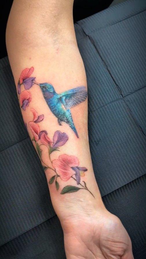 Colibri et pois de senteur couleur — sarahtattooos
