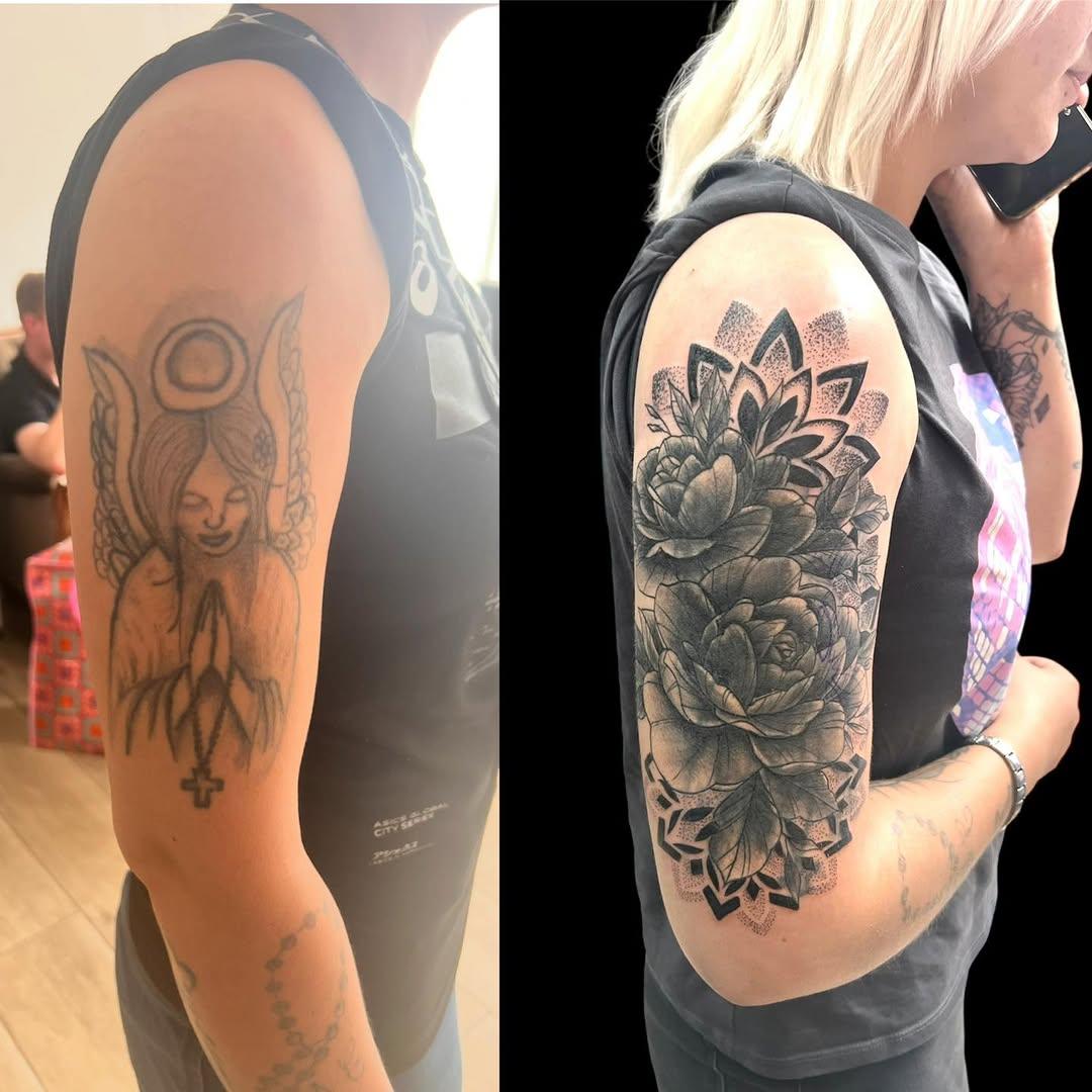 Tatouage Lotus cover-up floral — laurentbartinktattoo