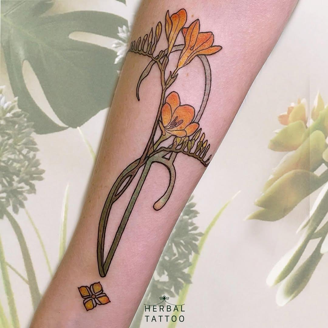 Tatouage Freesia Art Nouveau — herbal.tattoo