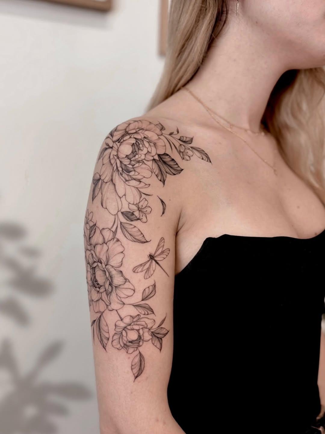 Tatouage Roses et fleurs - bras — meg__bloom