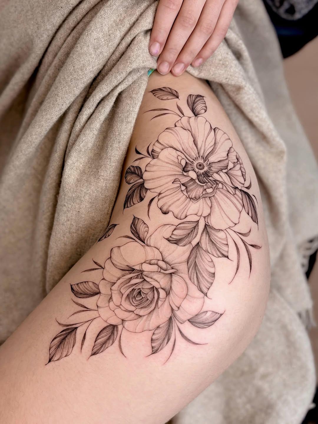 Tatouage Roses et fleurs - bras — meg__bloom