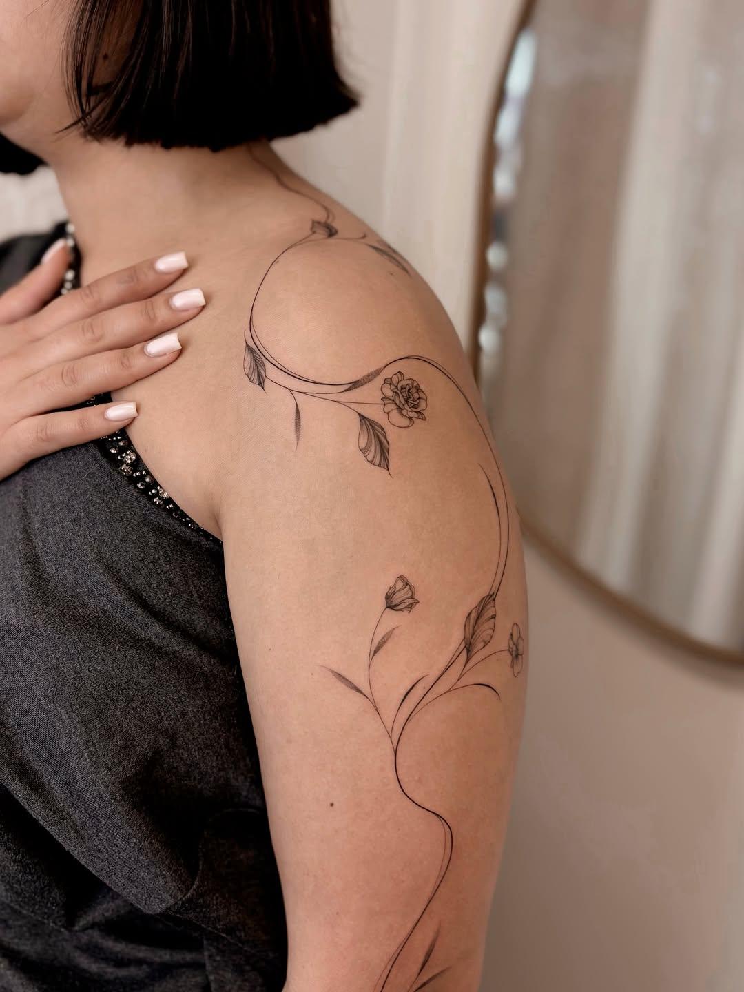 Tatouage Roses et fleurs - bras — meg__bloom