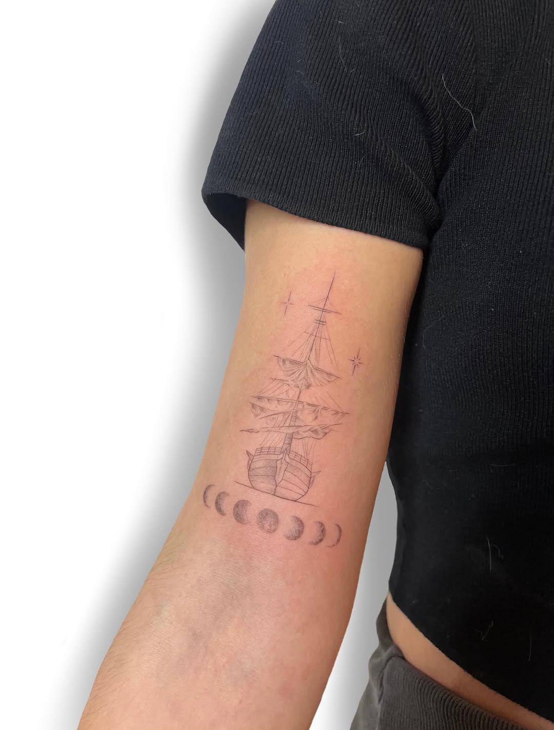 Tatouage Sapin/constellation lune — bruno.blacklion
