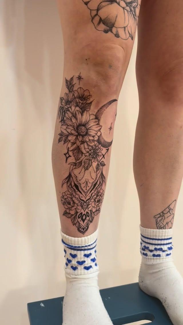 Tatouage symboles astrologiques et lune — lady.sun.tattoo