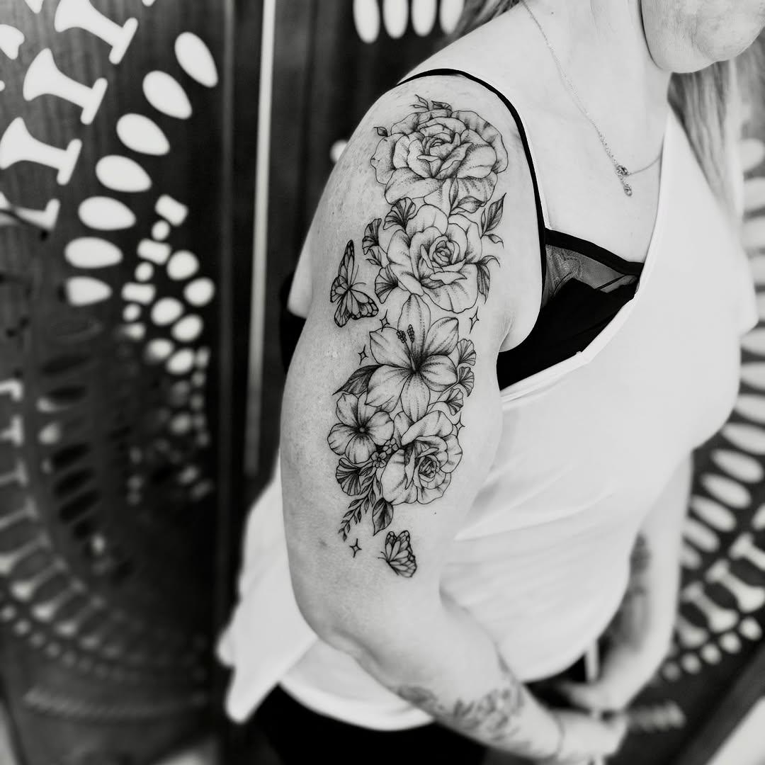Tatouage floral épaule — lady.sun.tattoo