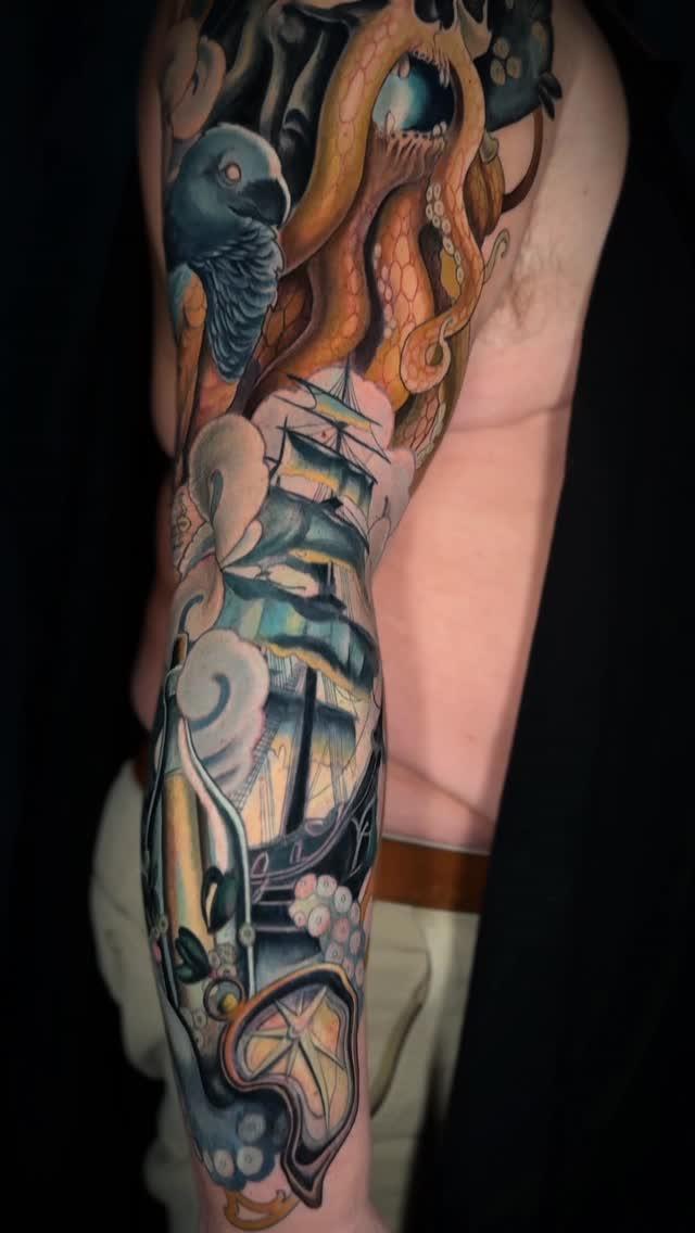Tatouage Oiseaux et créatures fantastiques jambe — eliehammond