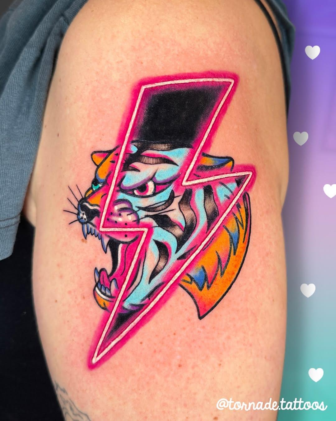Tatouage Tigre néon — tornade.tattoos