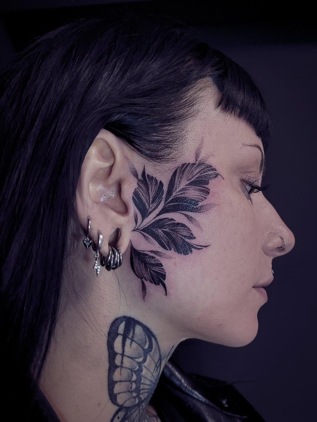 Tatouage feuilles visage — wynonamaret