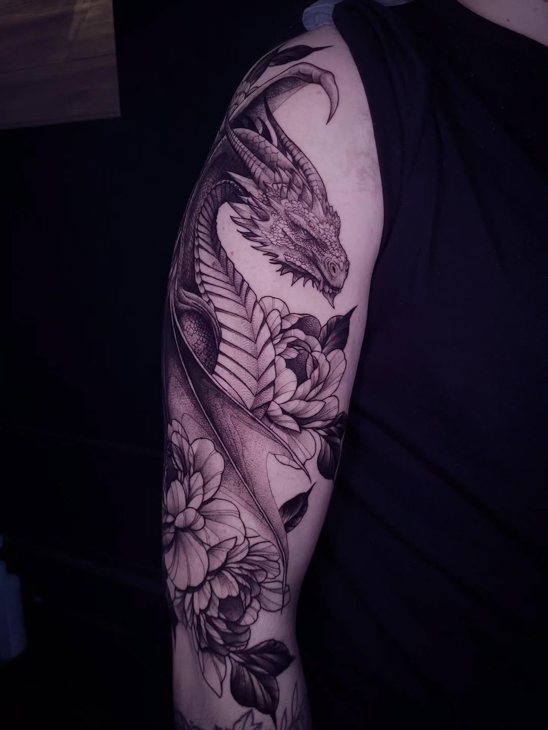 Tatouage dragon pivoines — wynonamaret