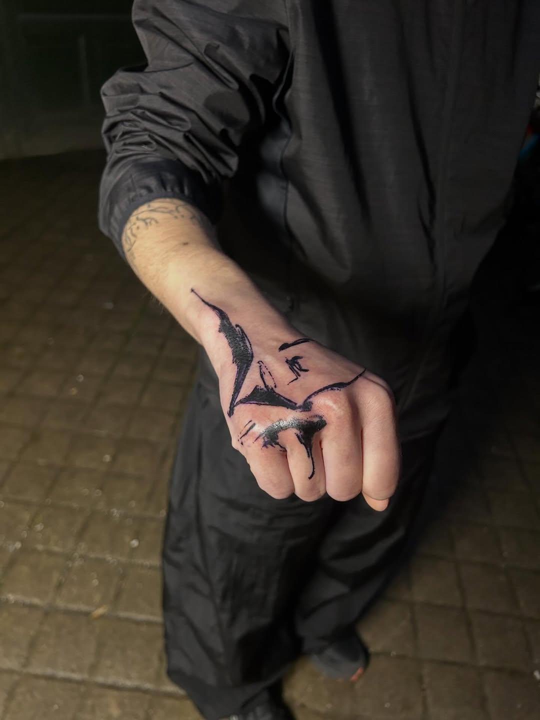 Tatouage Trait épaulette — evabarillot