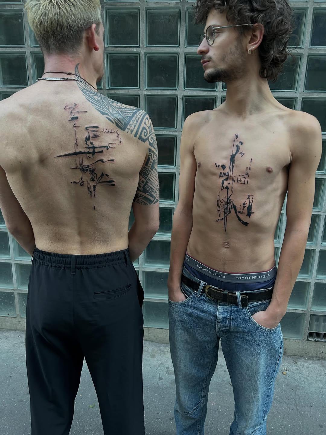 Tatouage Composition graphique torse et dos — evabarillot