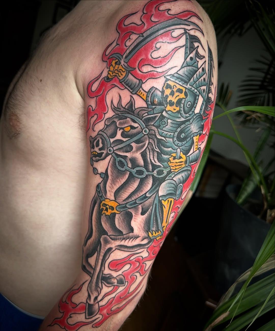 Tatouage Démon couronné sur épaule — kosenkovtattooer