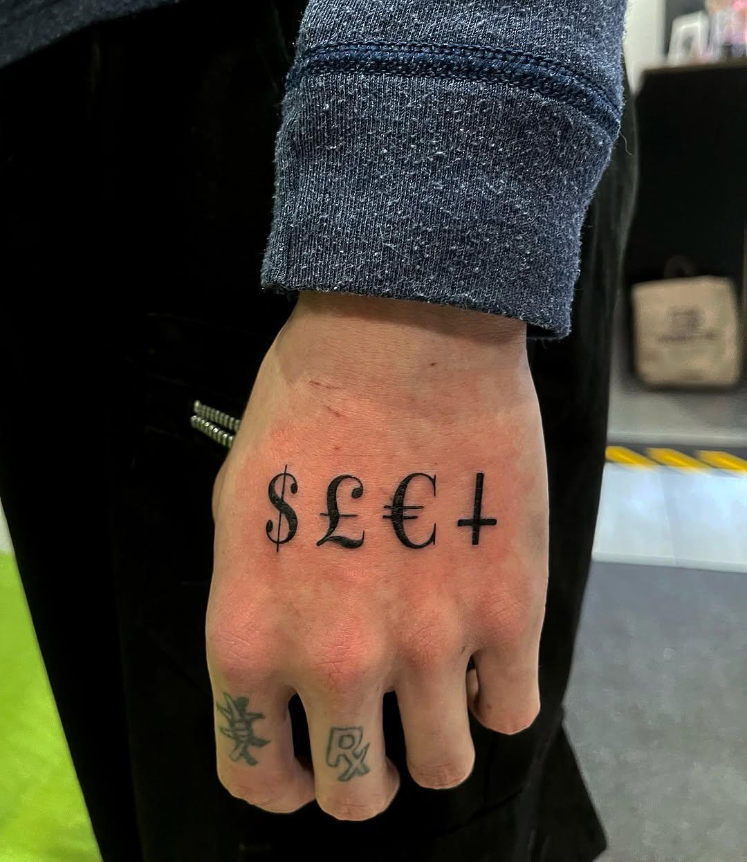 Tatouage blackwork — tache_n0ire