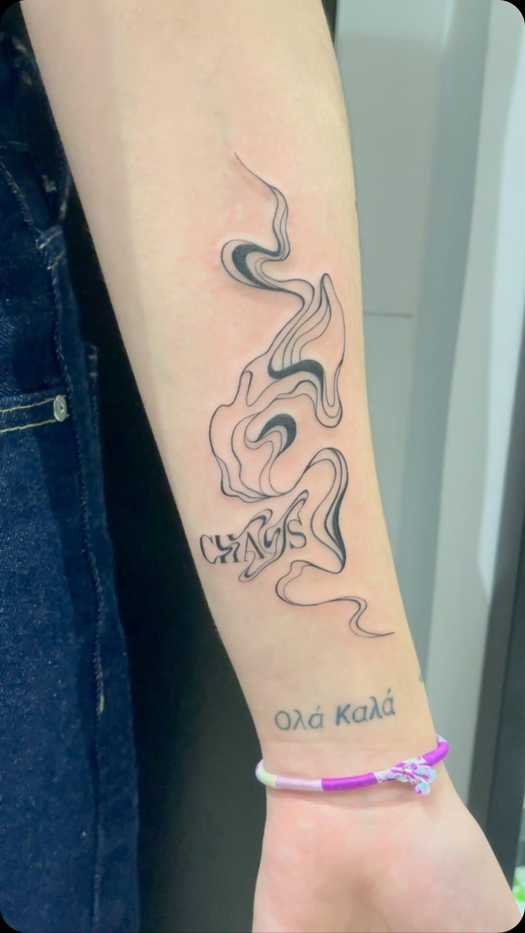 « Chaos » et volutes, fine line dark — tache_n0ire