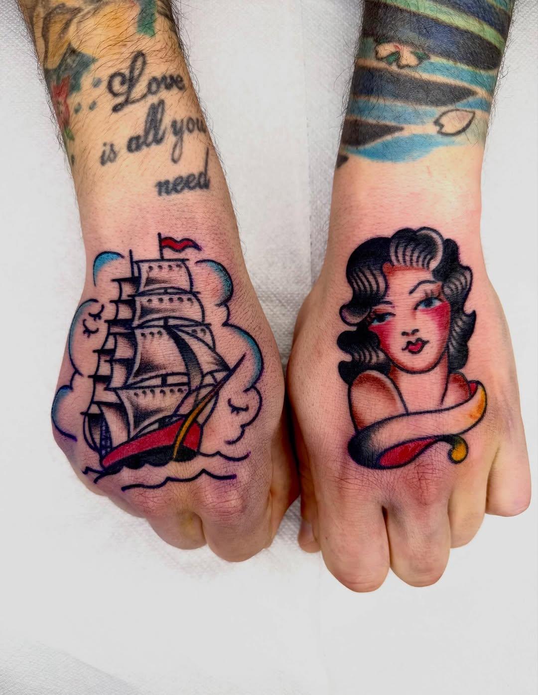 Tatouage Navire et portrait vintage — sang_regrets