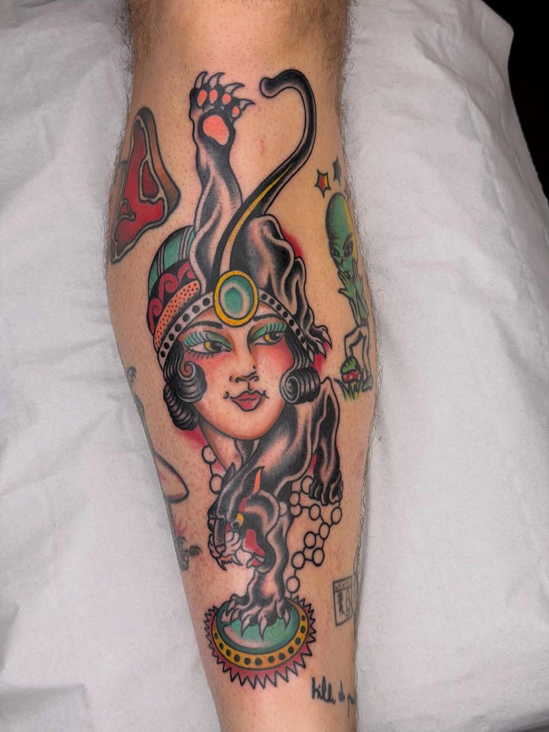 Tatouage Déesse mystique avec animaux — sang_regrets