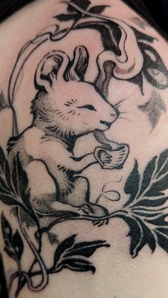 Tatouage Petite souris avec tasse de thé — odji.tattooist