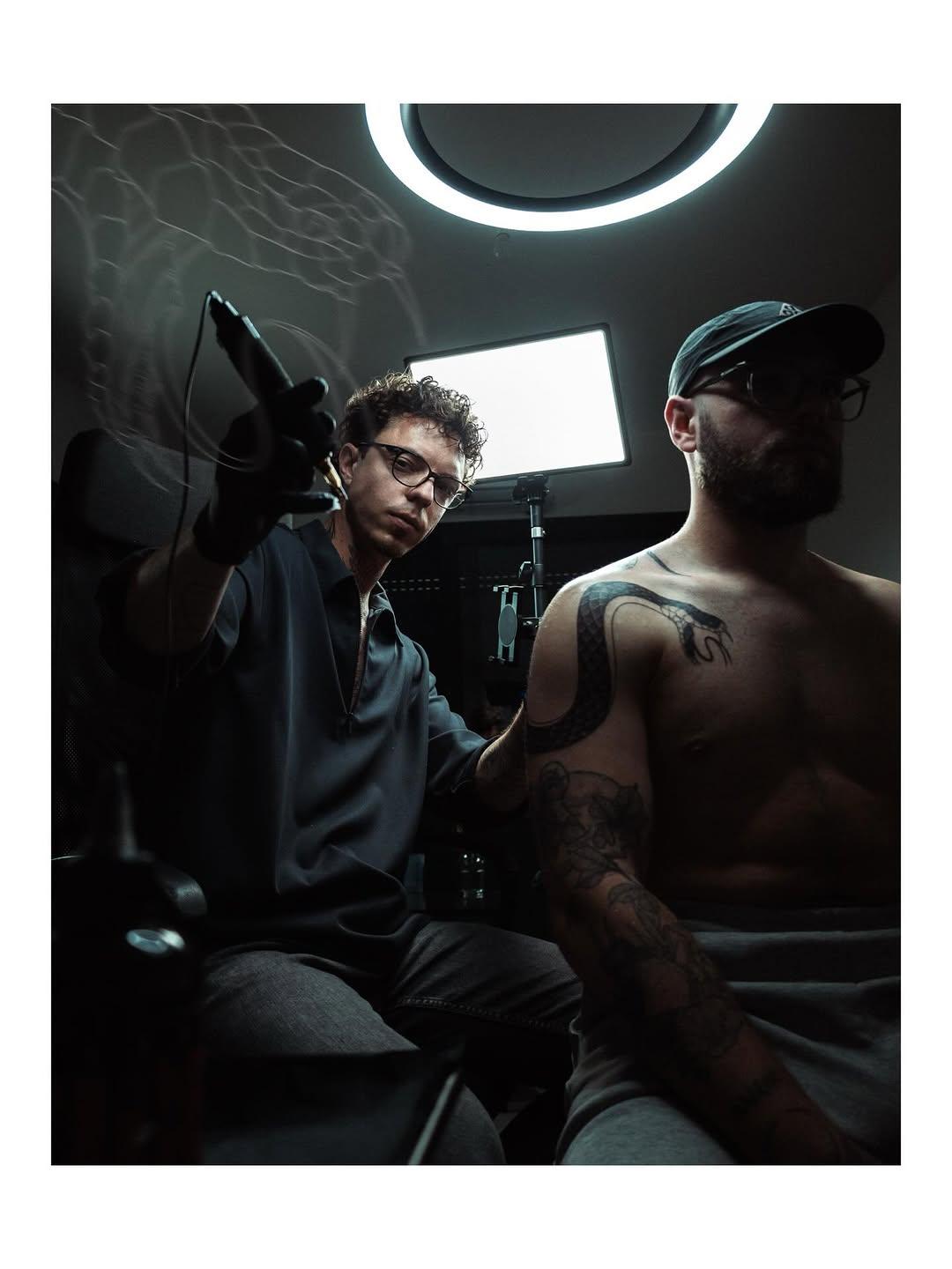 Tatouage Tatouage en cours de réalisation — roman.wski