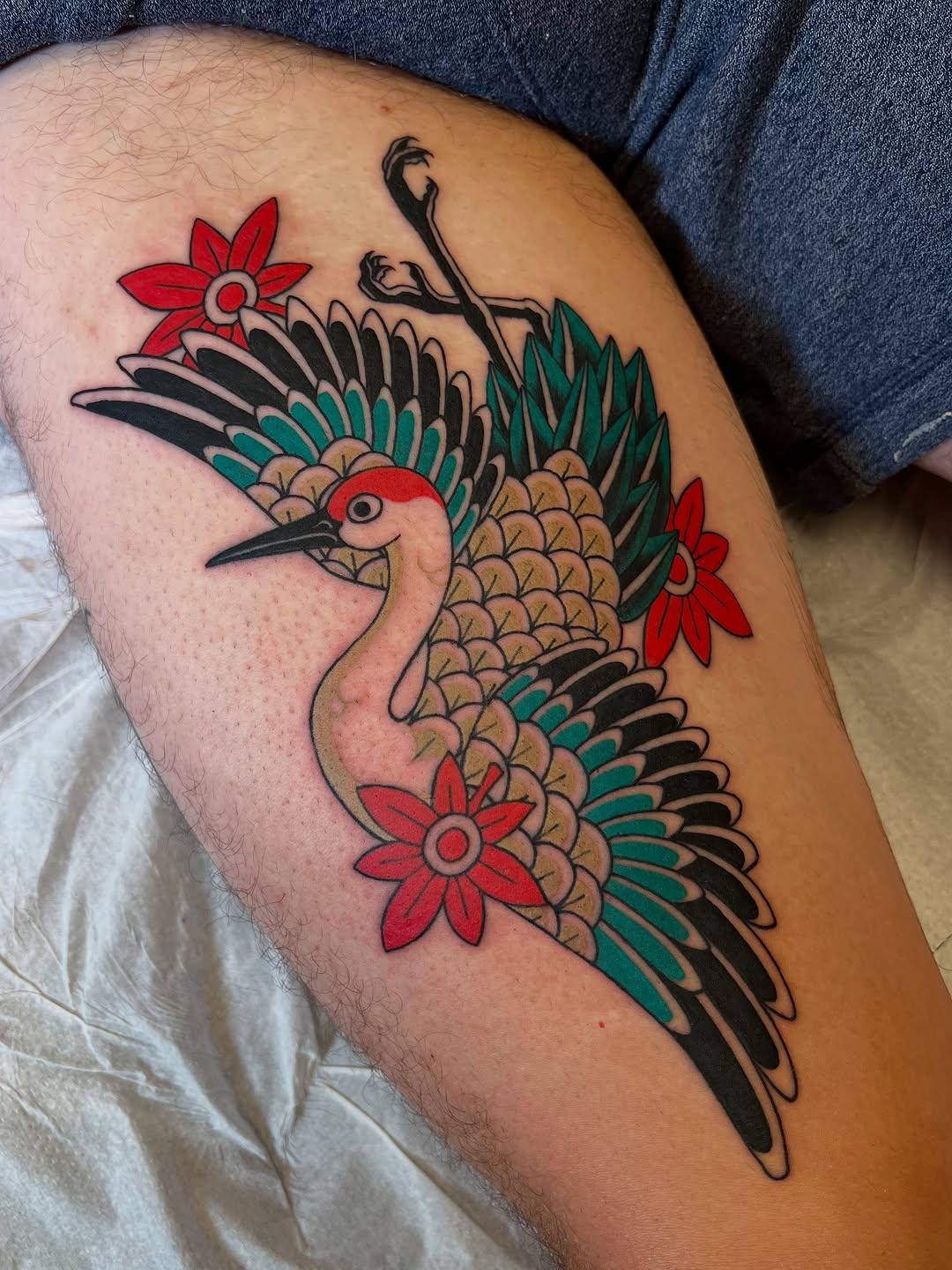 Tatouage Oiseaux asiatiques avec fleurs rouges — georgie_tattoo