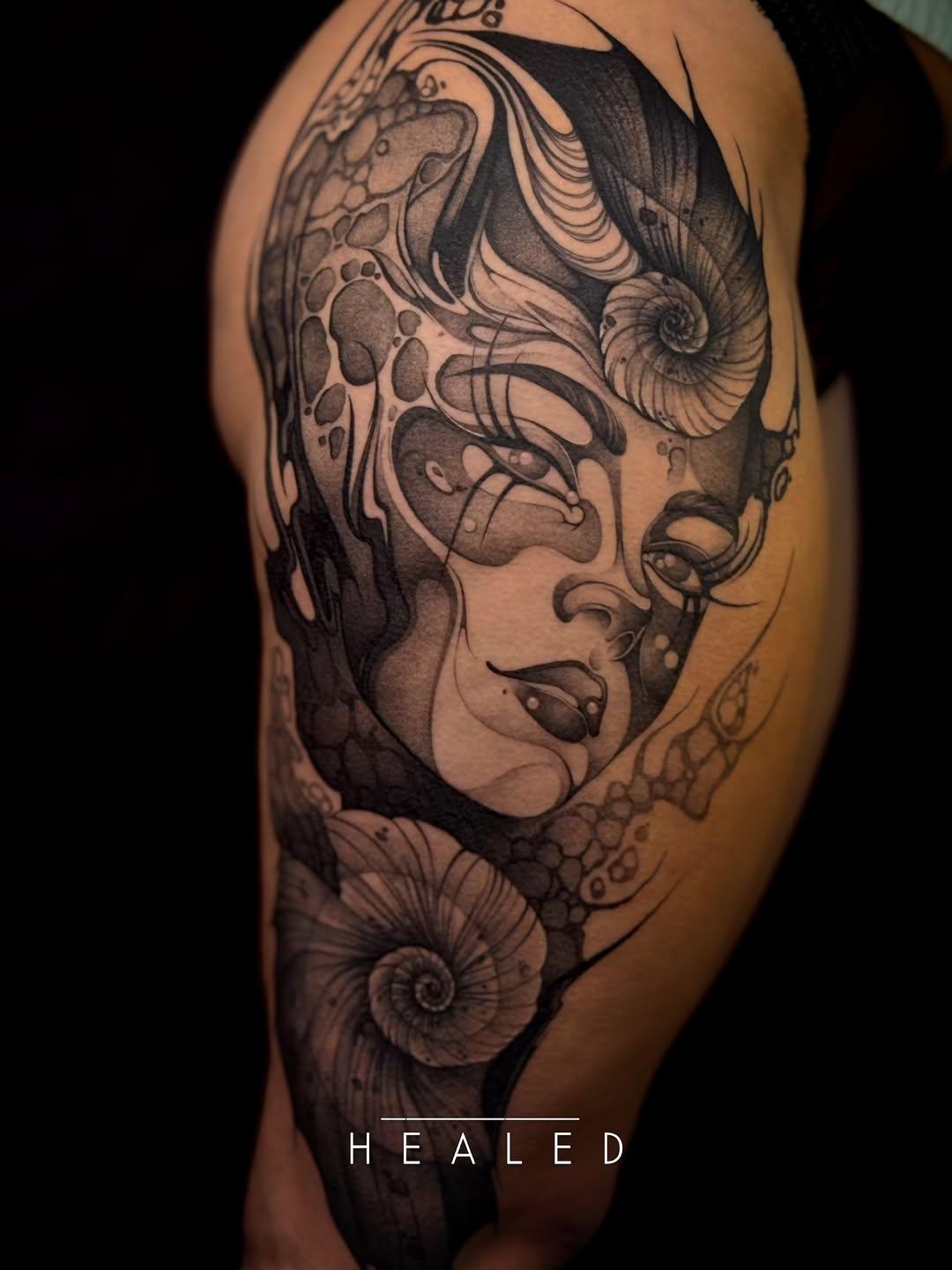 Tatouage ornemental cicatrisé — ln_tattoo_art