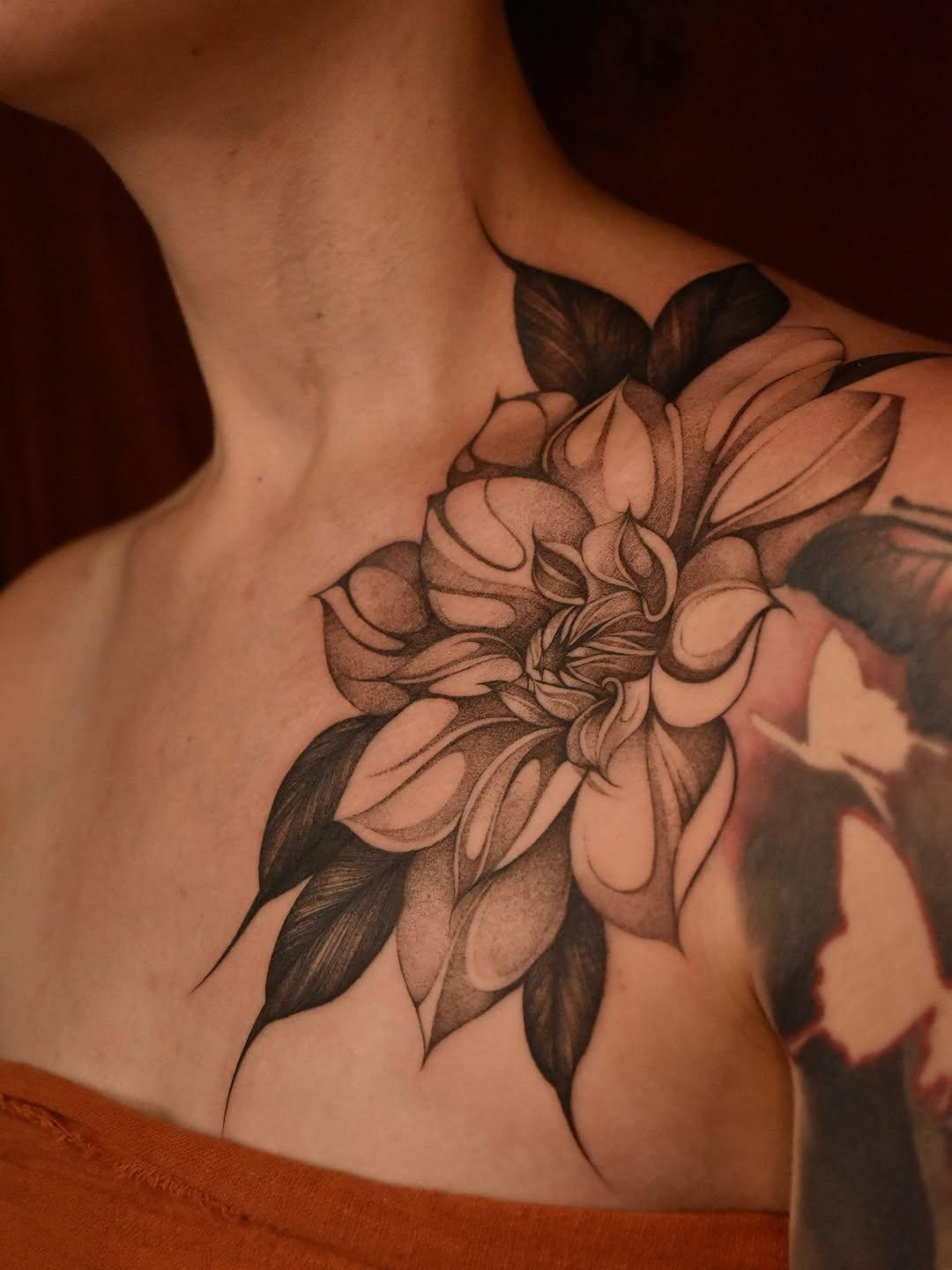Tatouage floral ornemental — ln_tattoo_art