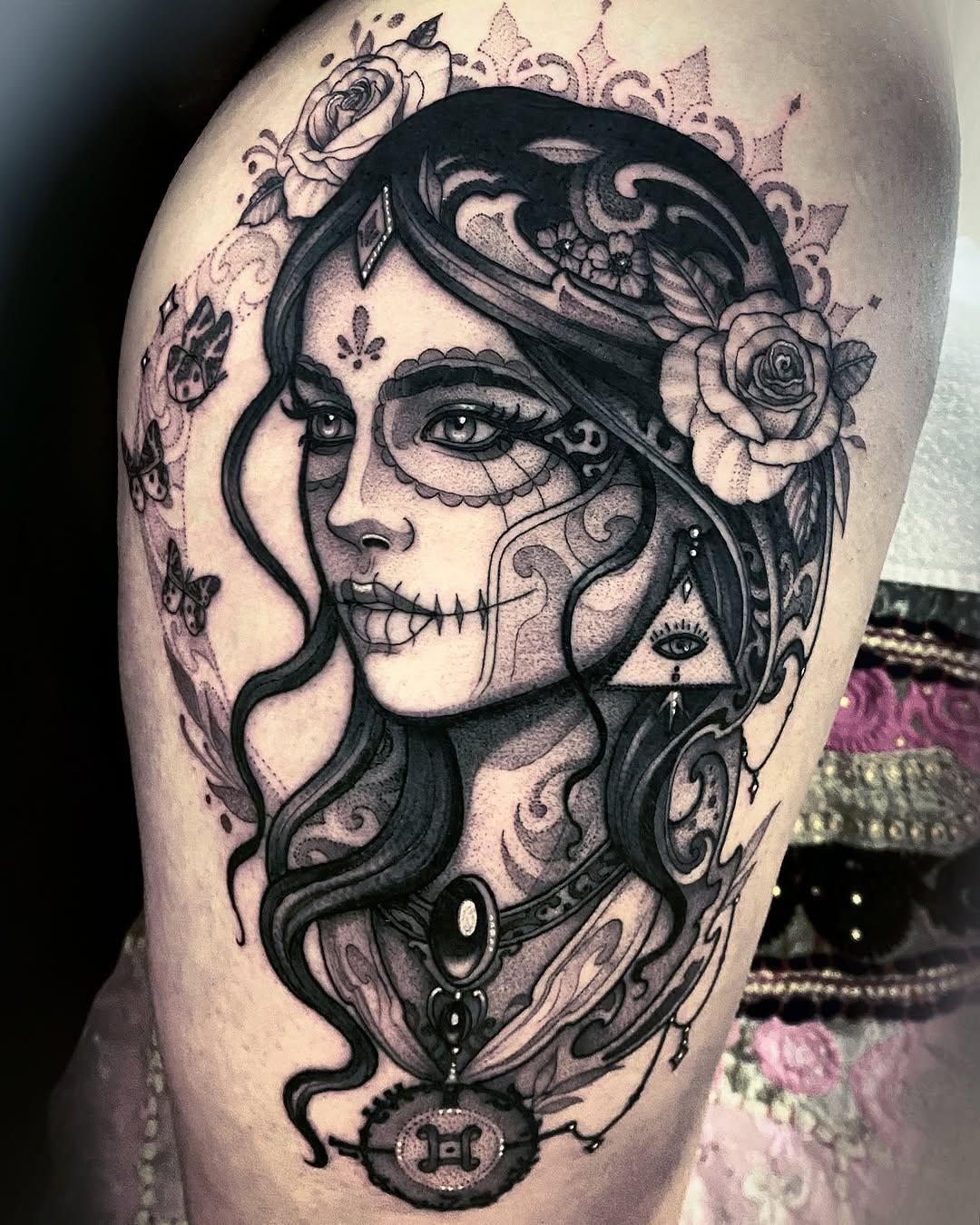 Tatouage Rose et ornements mémorial — mi_li3_art