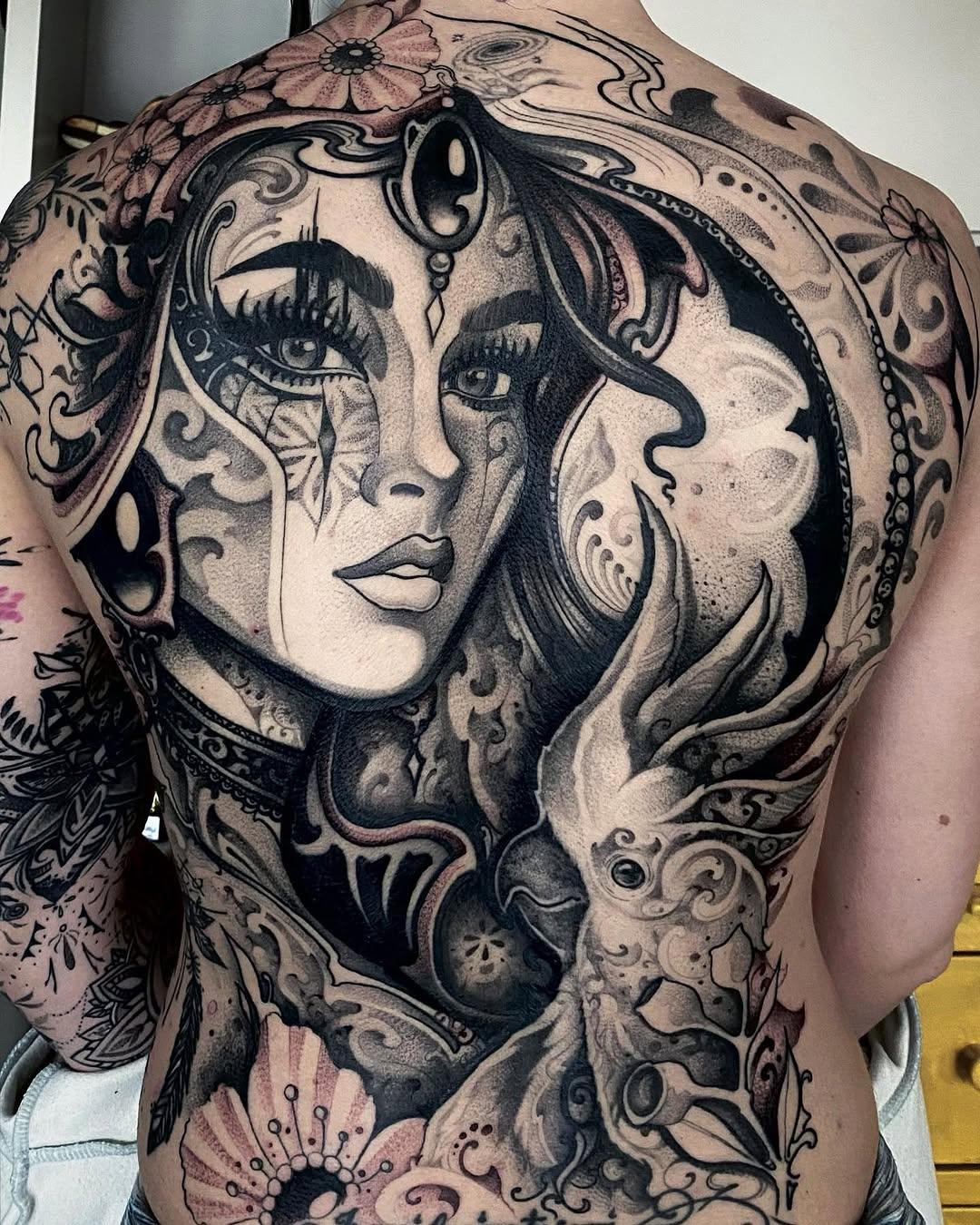 Tatouage Back piece floral en cours — mi_li3_art