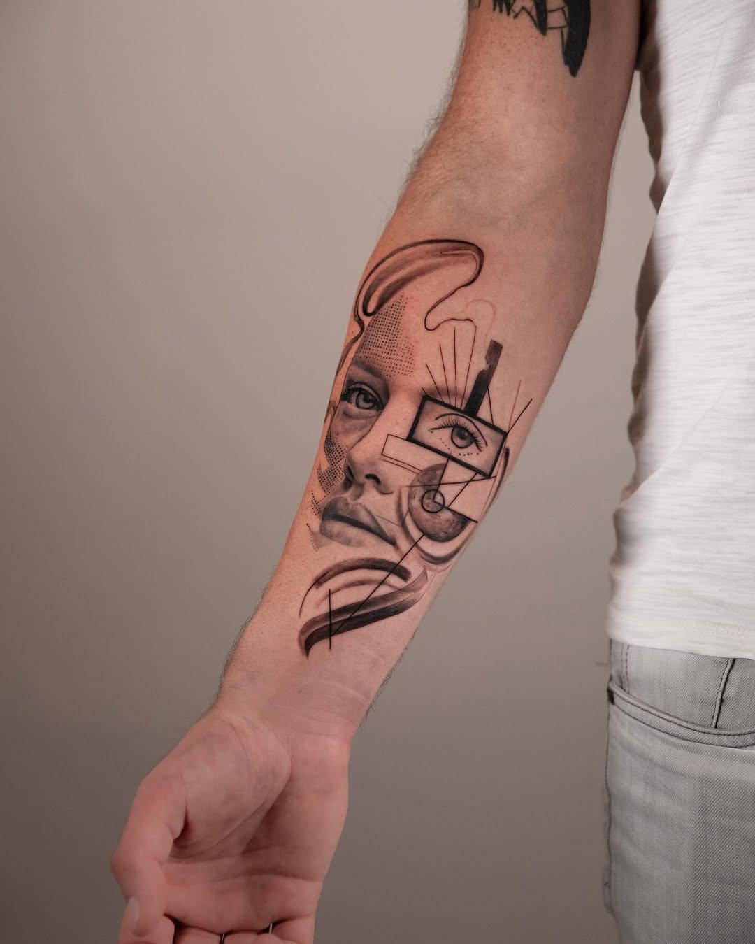 Tatouage visage femme graphique — adrienpape
