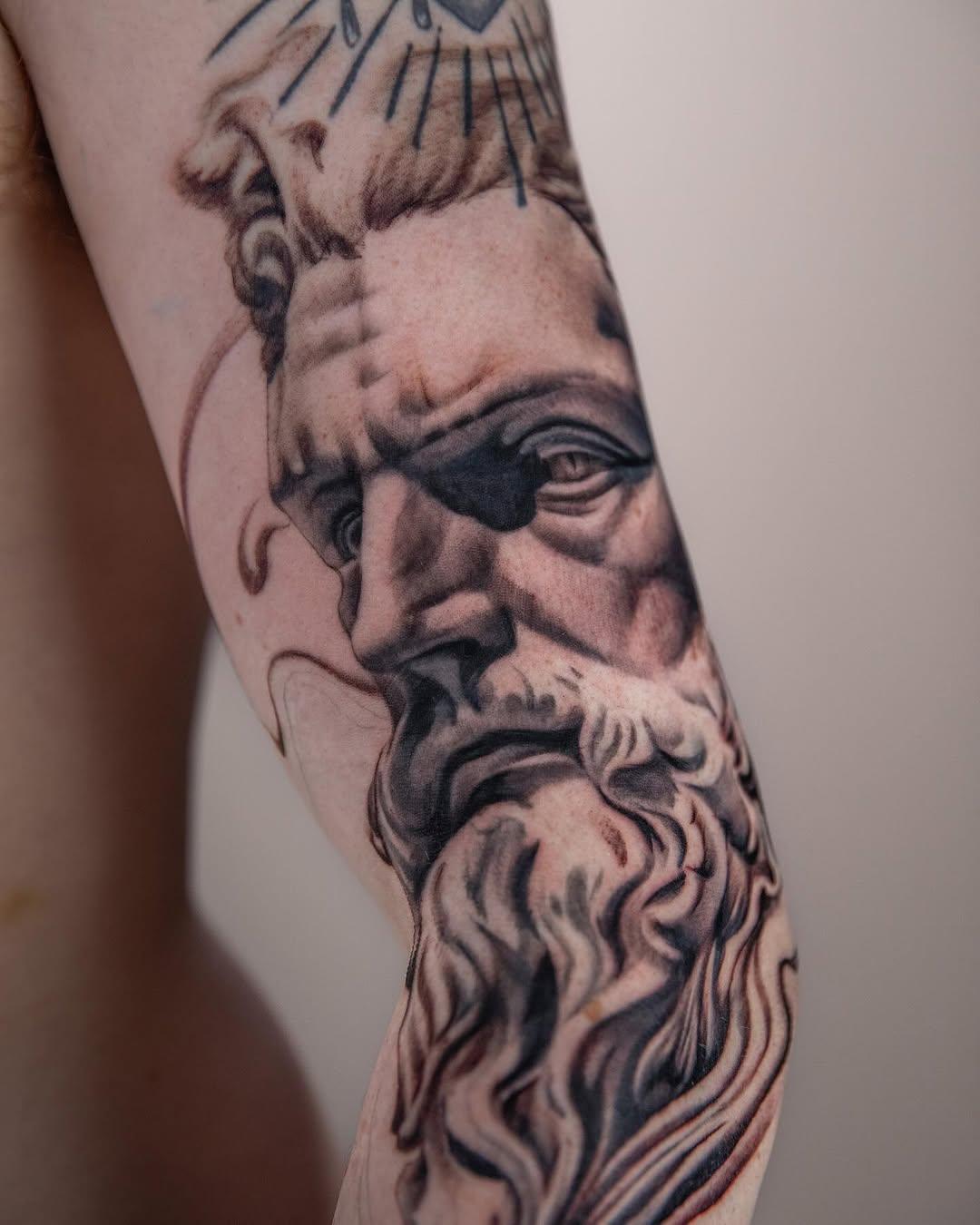 Tatouage statue grecque fluides — adrienpape