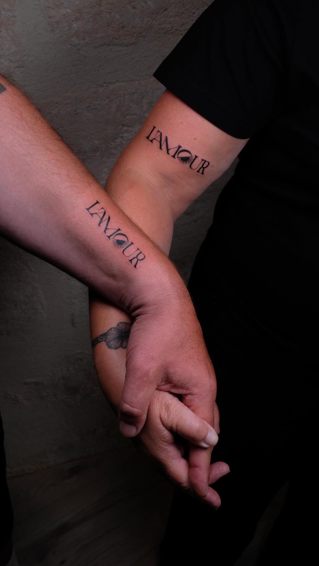 Tatouage matching tattoo AMOUR avec oeil — fromnottthing