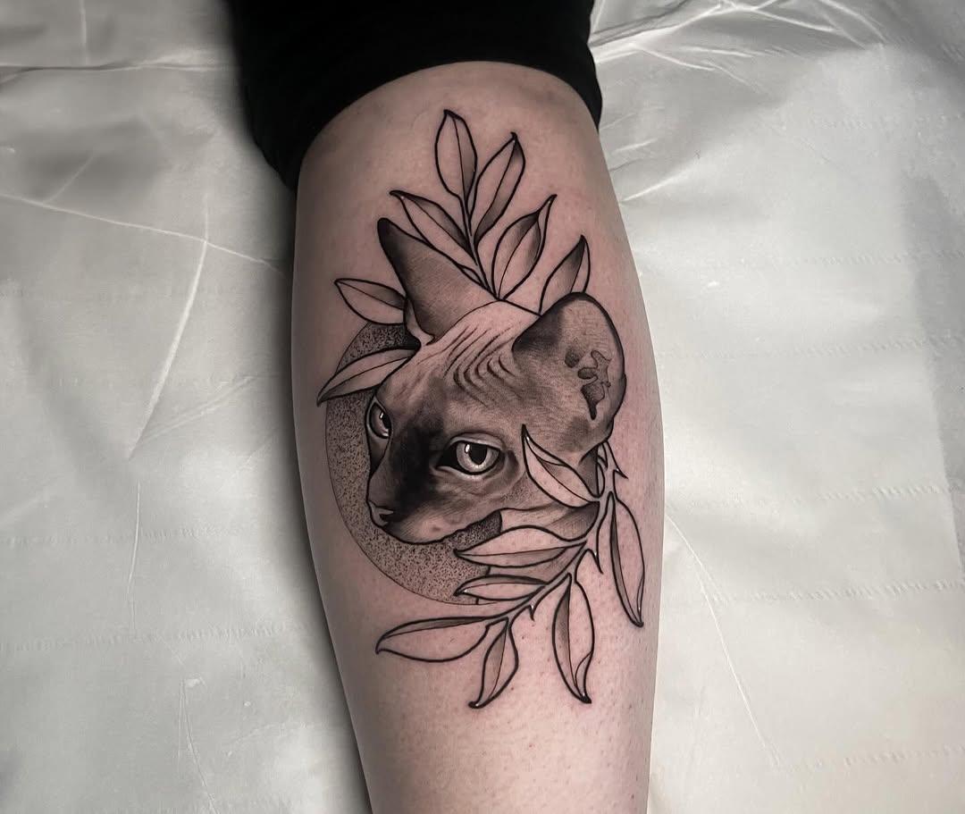 Tatouage chat hommage mollet — anne_bonny__ink