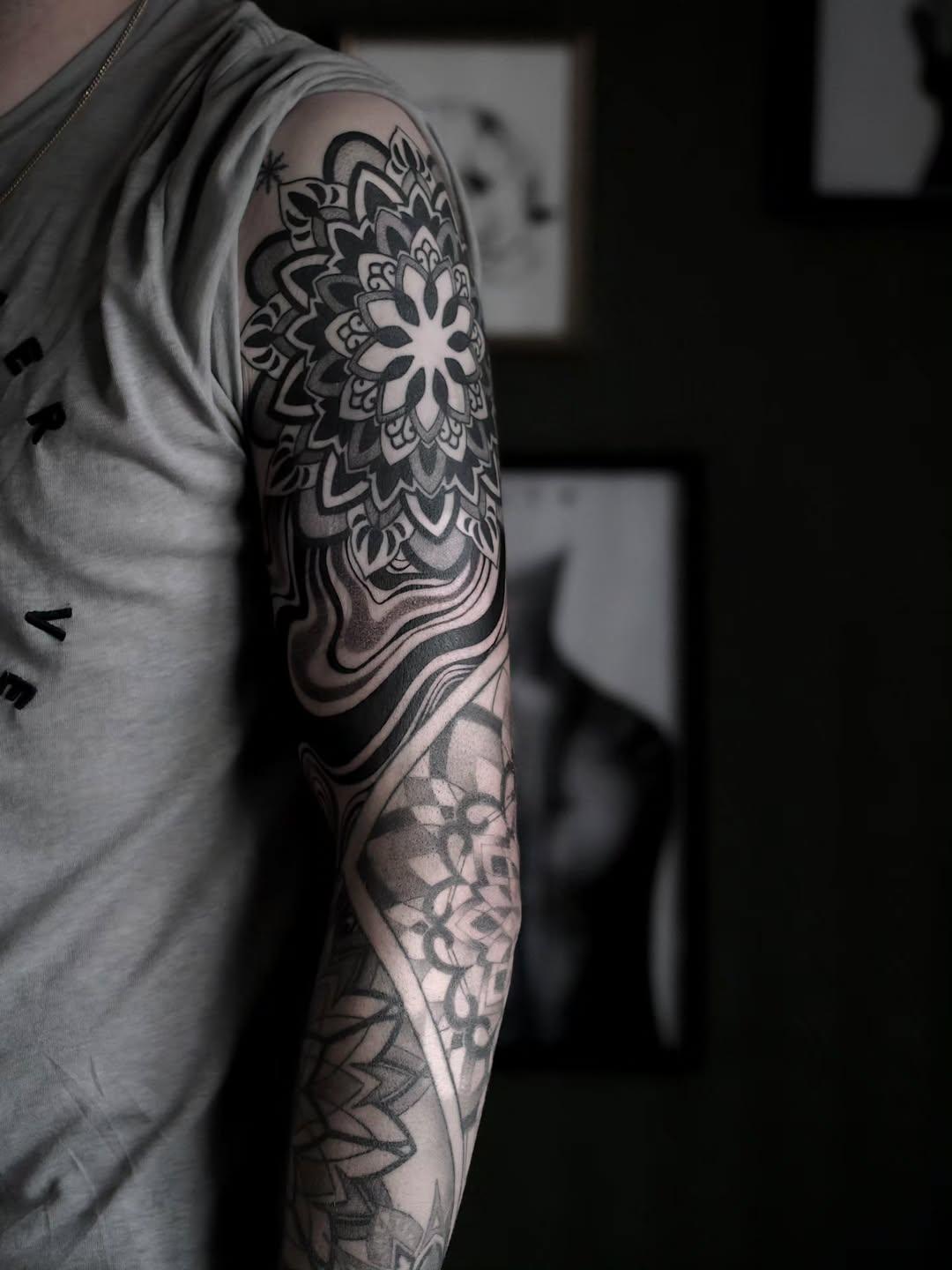 Tatouage mandala ornemental bras — anne_bonny__ink