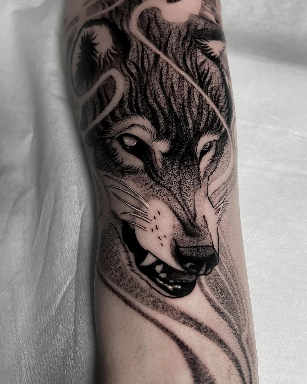 Tatouage loup avant-bras — anne_bonny__ink