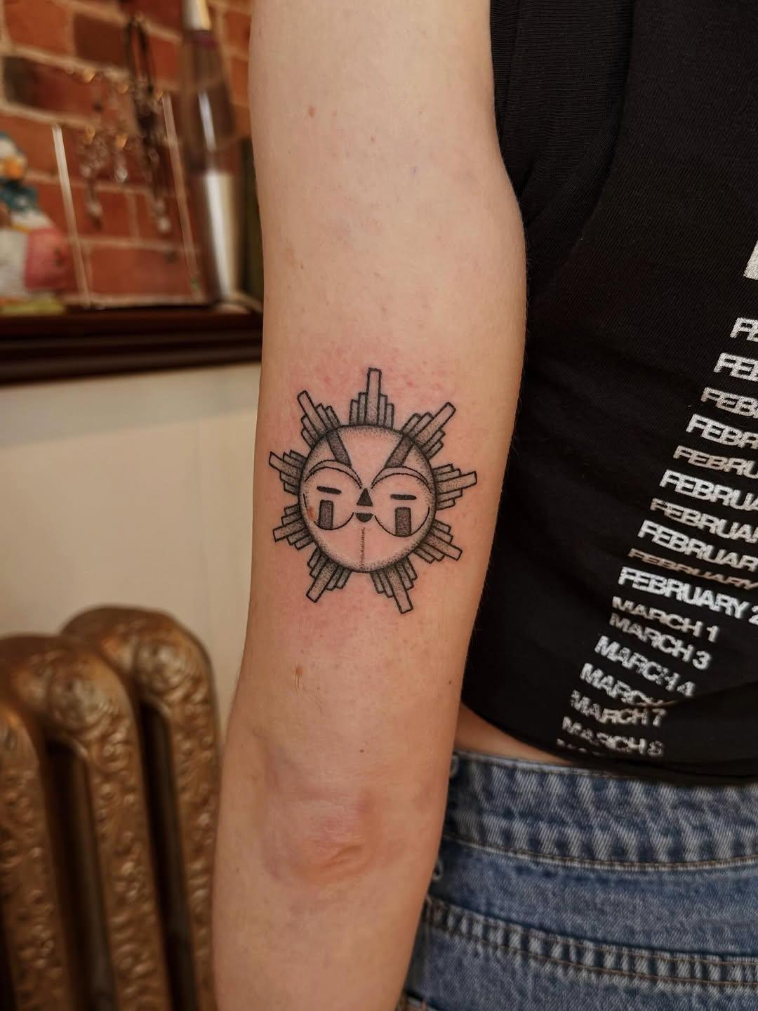 Tatouage handpoke « Esquie » (Clair Obscur) — kim_ette_