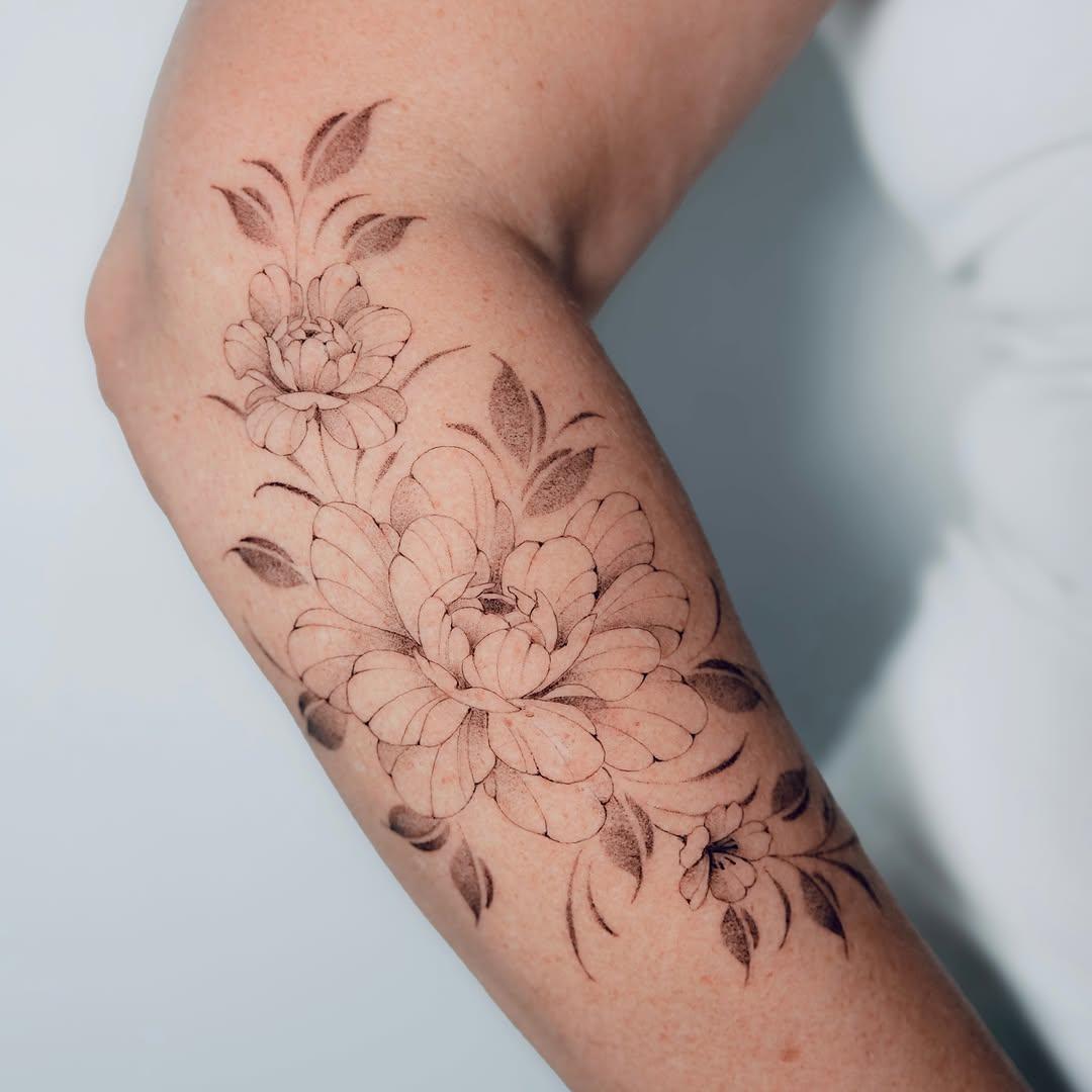 Tatouage fleurs bras — eklor.ttt