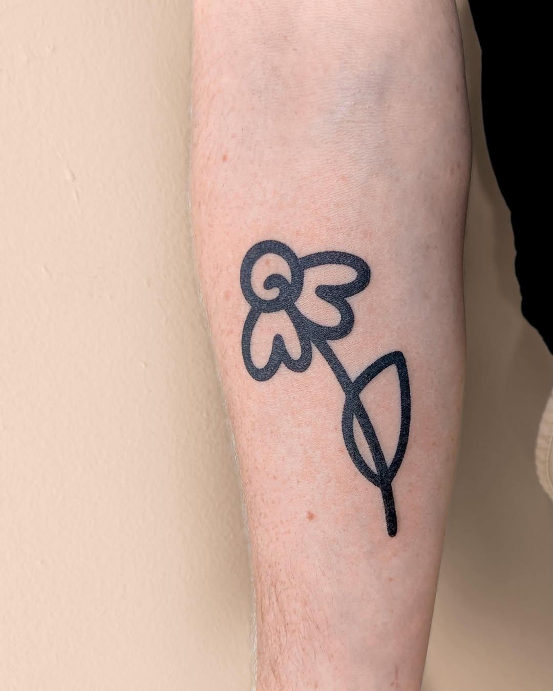Tatouage Fleur minimaliste — chrysantheme.tattoo