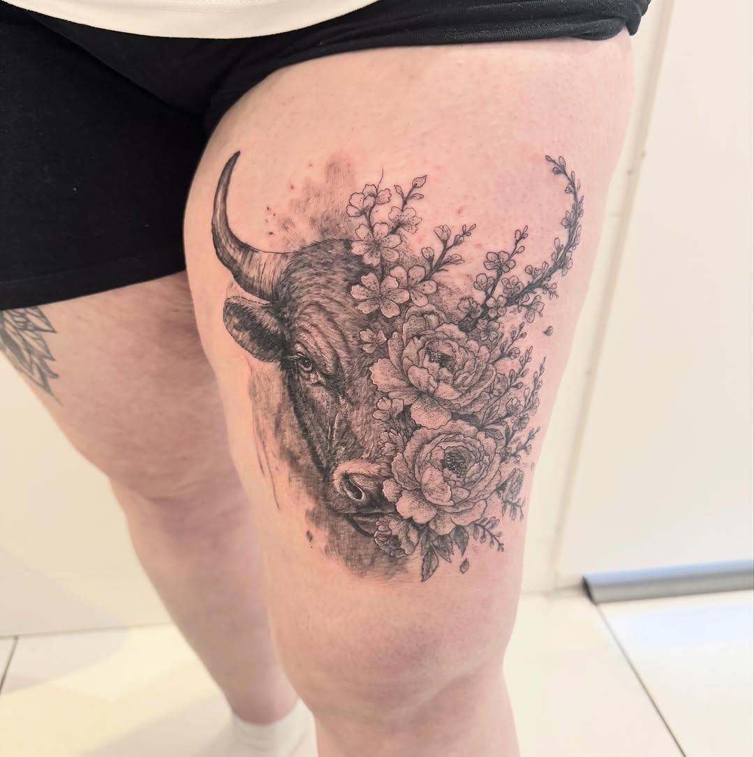 Tatouage Animal et fleurs — sailorinkstudio