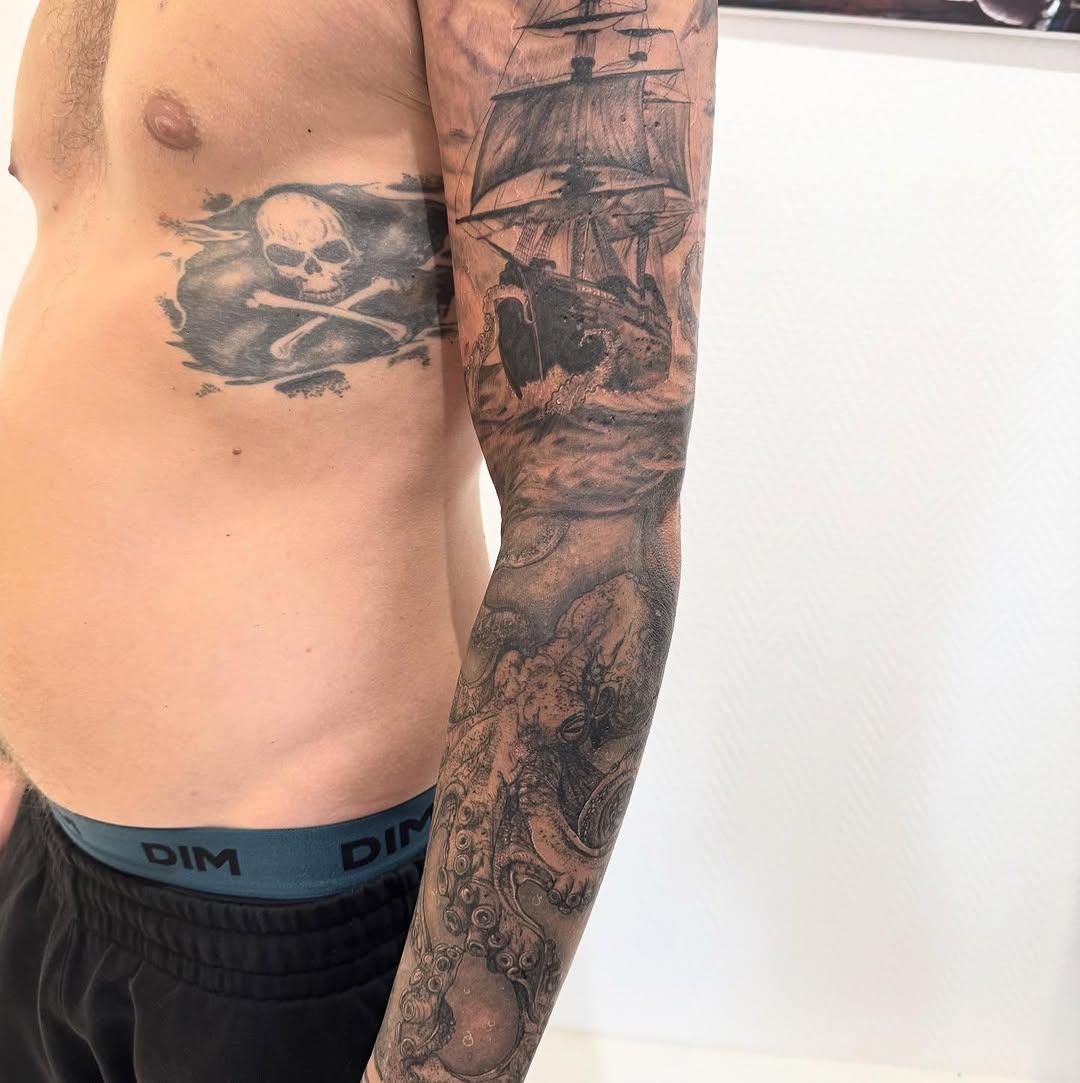 Tatouage Bras pirate — sailorinkstudio