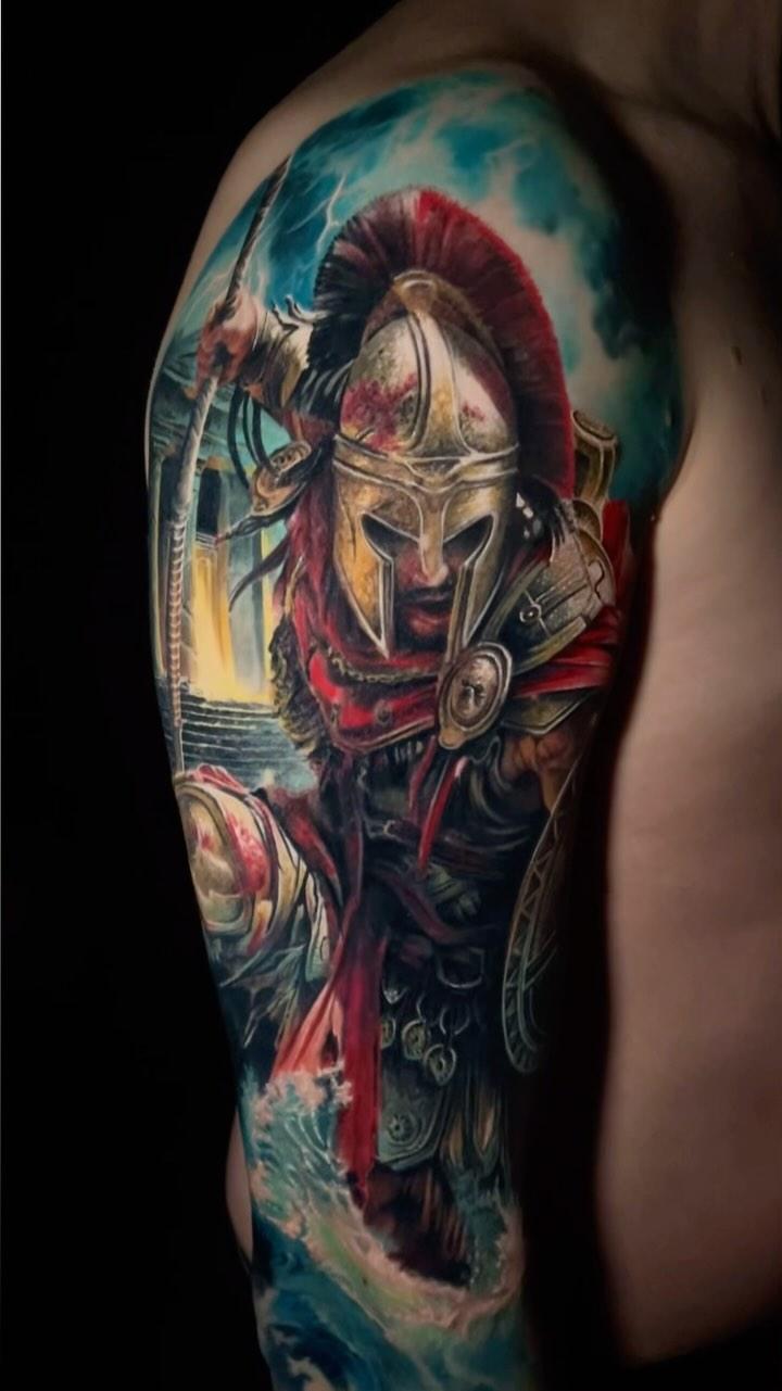 Tatouage Guerrier casque couleur réalisme — padawan.tattooartist