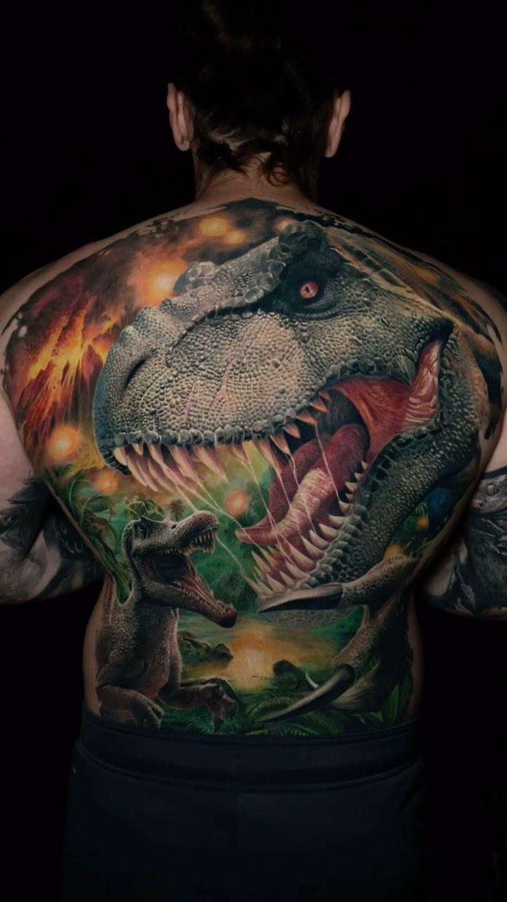 Tatouage Dinosaure Jurassic Park couleur réalisme — padawan.tattooartist