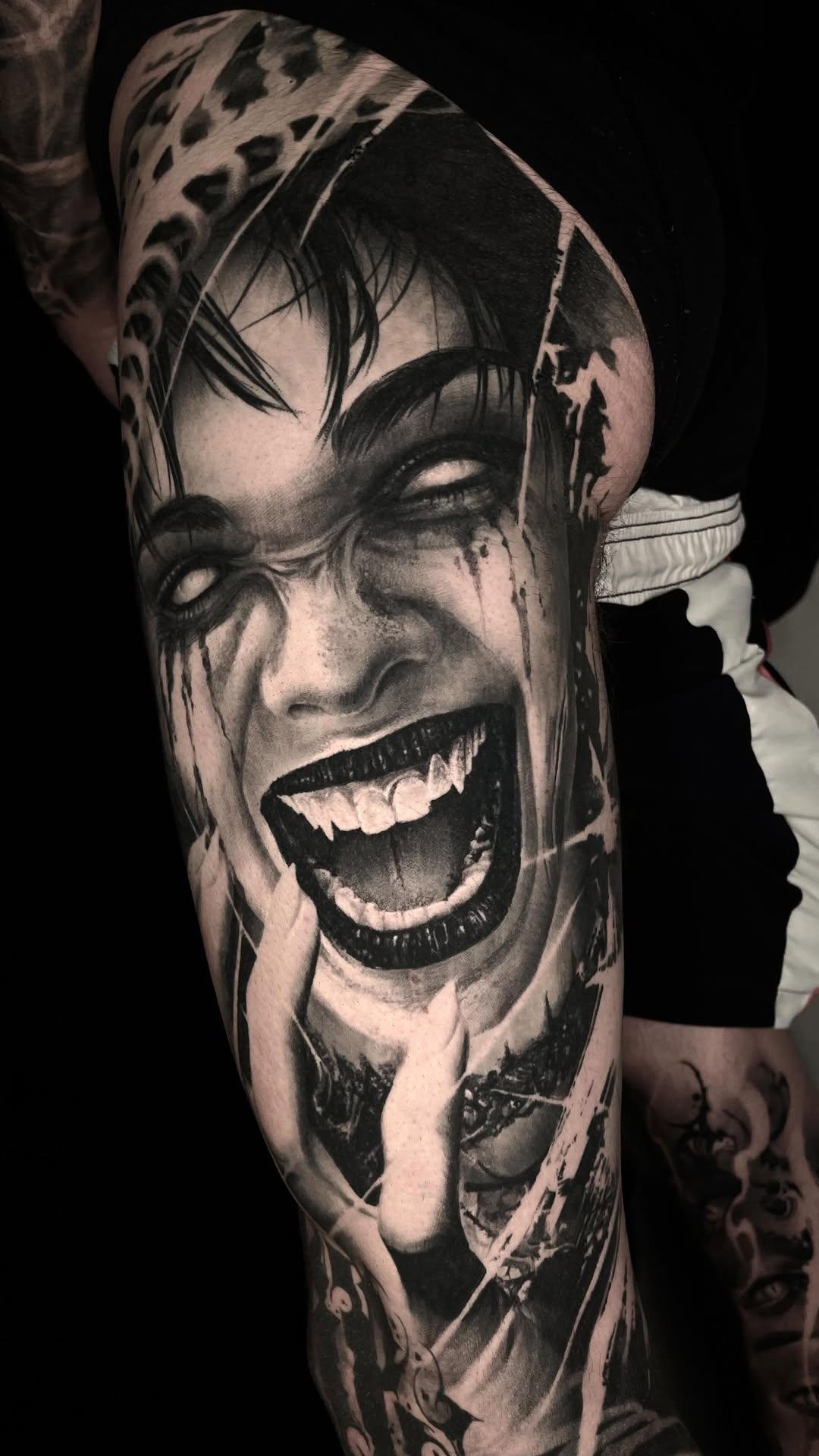 Tatouage Jambe dark réalisme abstrait — padawan.tattooartist