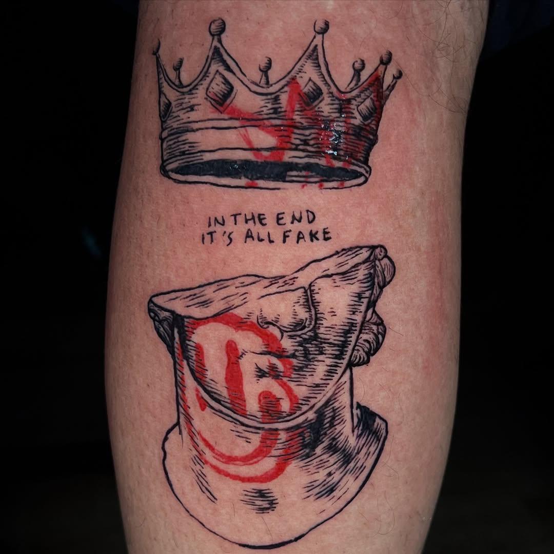 Tatouage couronne gravure red&black — sylvain_lacogne.ttt